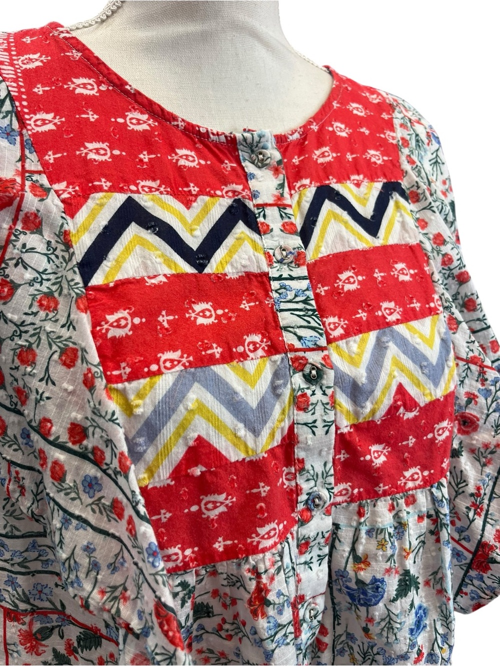 Anthropologie Let Me Be Patchwork Floral Flutter Sleeve Top Size 8 - Picture 3 of 9